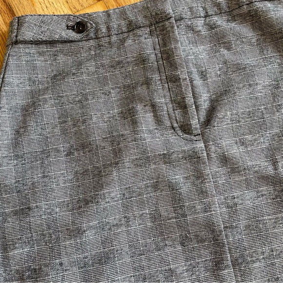 petite (4) / black & gray skirt by Banana Republic - Picture 3 of 5
